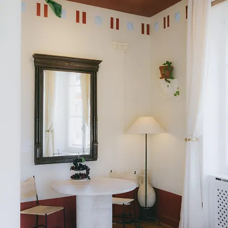 Augustus Experience Romaine Et Cinema Privee T1 Apartment Nimes